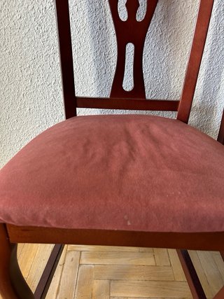 Pareja de Sillas Clásicas de Madera
