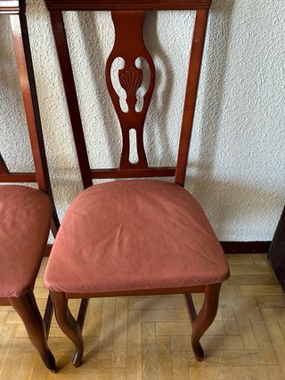 Pareja de Sillas Clásicas de Madera