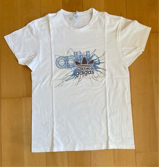 Lote de 4 camisetas de niña. Talla S y XS.