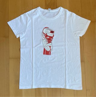 Lote de 4 camisetas de niña. Talla S y XS.