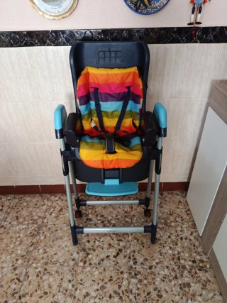 Trona de bebé naranja y azul