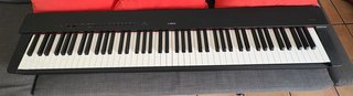 Piano Yamaha P-225 con funda