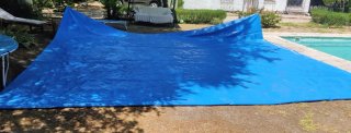 Cobertor de piscina beige y azul de 11,5 x 7 m.