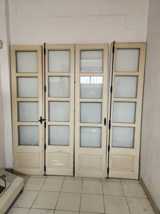 Puertas antiguas de madera y cristal