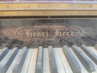 Piano antiguo madera Henri Herz