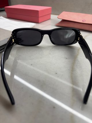 Gafas de sol Miu Miu negras