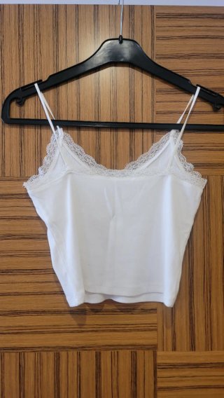 Top tirantes encaje blanco Stradivarius