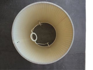 Pantalla cónica de lámpara plisada beige