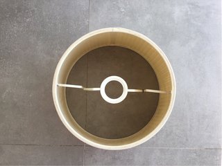 Pantalla cónica de lámpara plisada beige