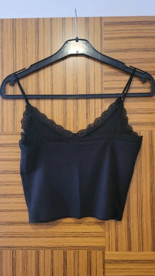 Top tirantes encaje negro Stradivarius