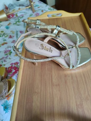 Sandalias doradas tacón alto Shein