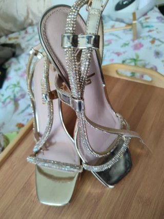 Sandalias doradas tacón alto Shein