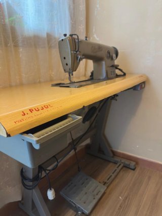 Máquina de coser J. Pujol