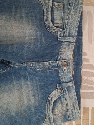 Vaqueros azul cortos nuevos Talla 42