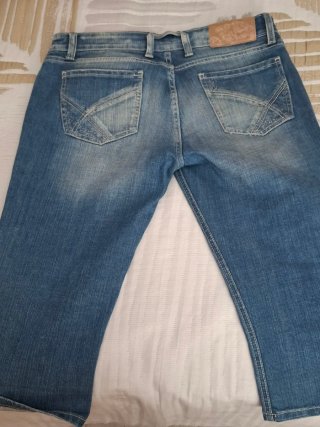 Vaqueros azul cortos nuevos Talla 42