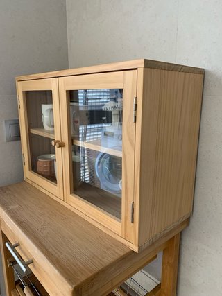 Vitrina de madera y cristal colgante