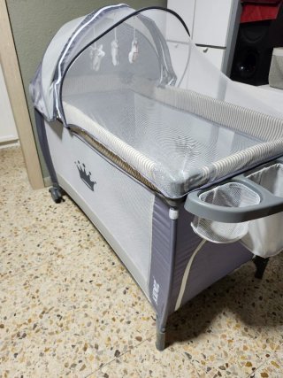 Cuna de viaje con mosquitera y cambiador