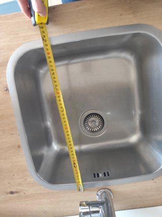 Pica de cocina plateada.