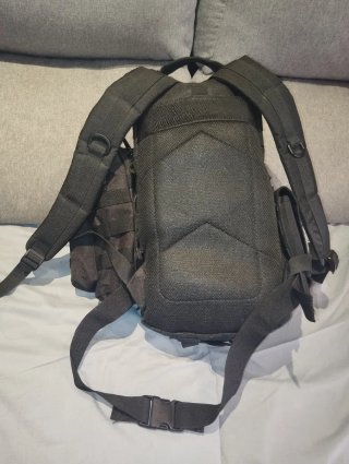 Mochila táctica negra con punchs