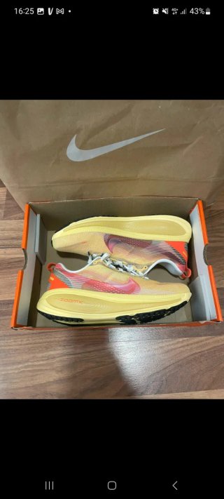 Nike Vomero 18 SE