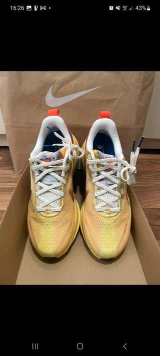 Nike Vomero 18 SE