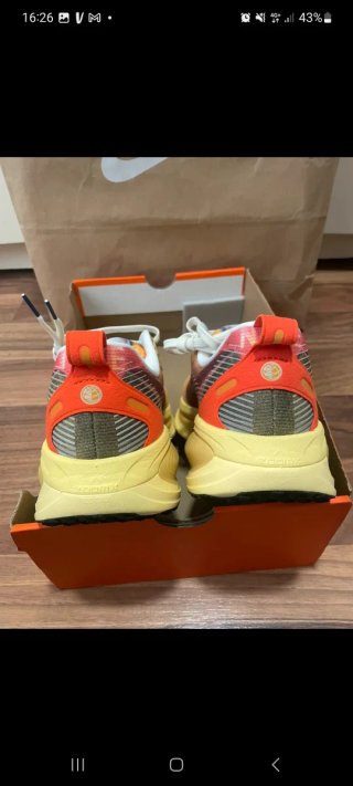 Nike Vomero 18 SE