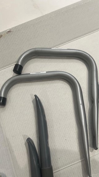 Ganchos en U / J para almacenamiento.