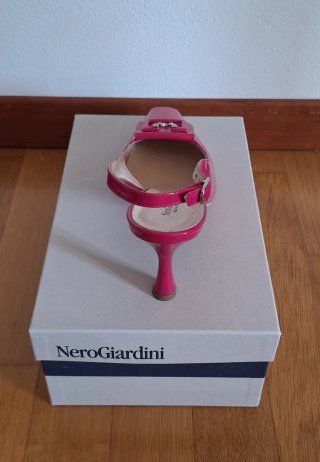 Scarpe Nero Giardini donna con tacco