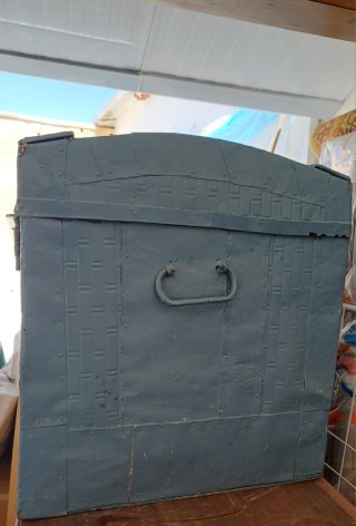 Baúl antiguo chapa y madera
