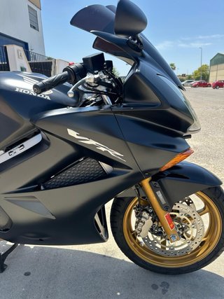 Honda VFR Negra y Dorada