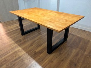 Mesa de comedor madera y metal