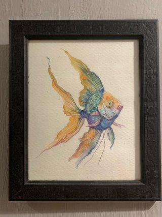 Acuarela de pez multicolor en papel