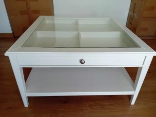 Mesa de centro blanca con cristal