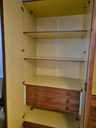 Armario vestidor de madera