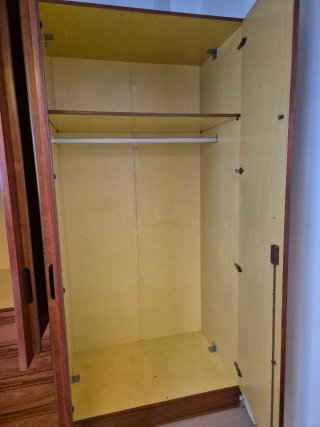 Armario vestidor de madera