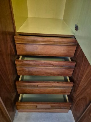 Armario vestidor de madera