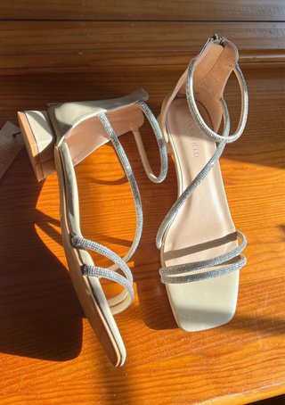 Sandalias Anna Field Beige con Brillos