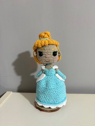 Muñeca de crochet estilo Cenicienta