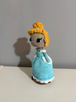 Muñeca de crochet estilo Cenicienta
