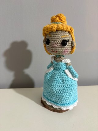 Muñeca de crochet estilo Cenicienta