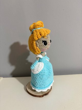Muñeca de crochet estilo Cenicienta