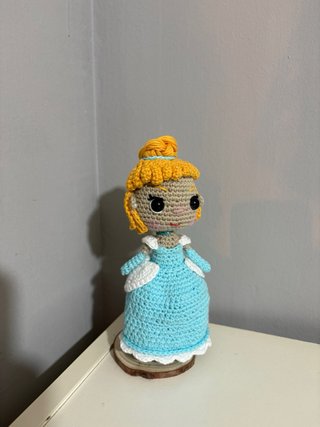 Muñeca de crochet estilo Cenicienta