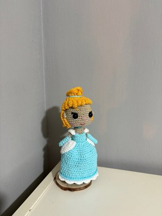 Muñeca de crochet estilo Cenicienta