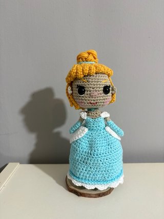 Muñeca de crochet estilo Cenicienta