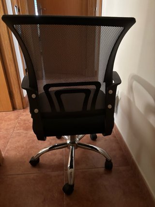 Silla de oficina ergonómica negra