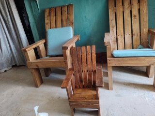 Poltroncina per bambini in pallet con design unico