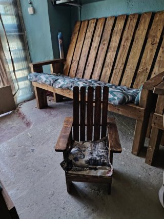 Poltroncina per bambini in pallet con design unico