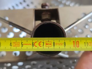 Pala detector metales perforada