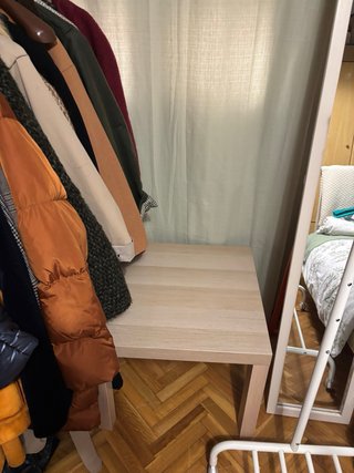 Mesa auxiliar madera y plástico