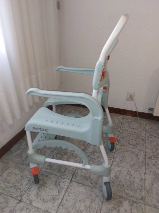 Silla de ducha y aseo para personas mayores